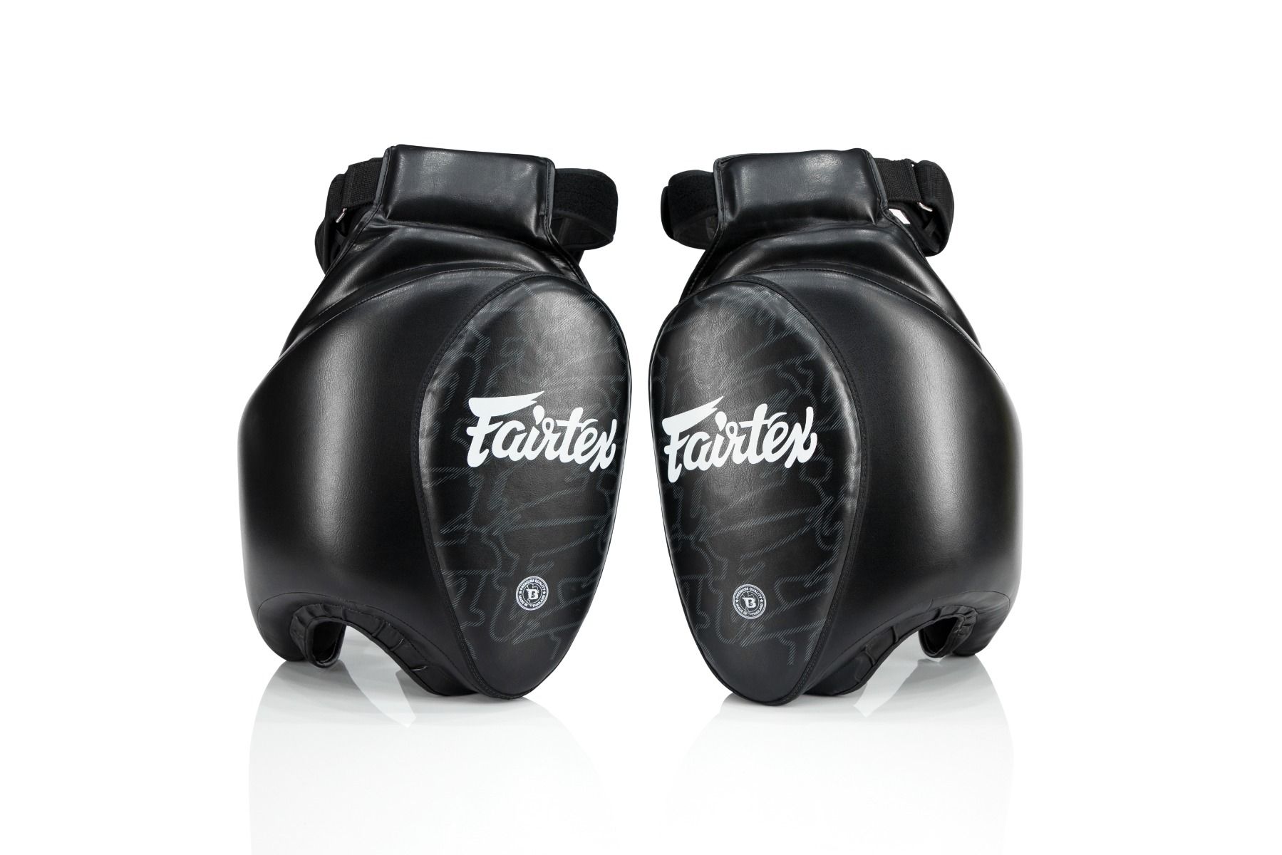 Ontdek de ultieme beenbescherming met de Fairtex TPB-ONE Thigh Pads. Deze leg protector is speciaal ontworpen voor de veeleis